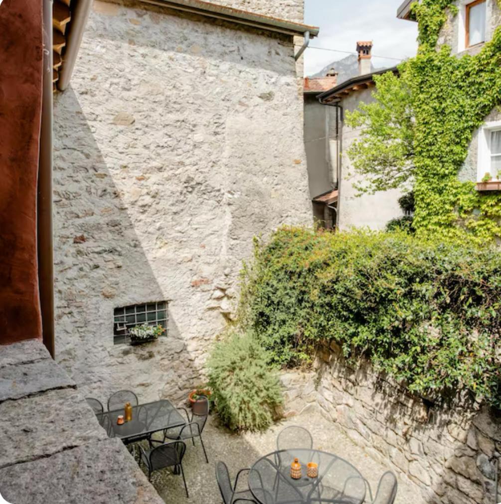 مانديلو ديل لاريو Alla Torre Del Barbarossa B&B Foresteria المظهر الخارجي الصورة