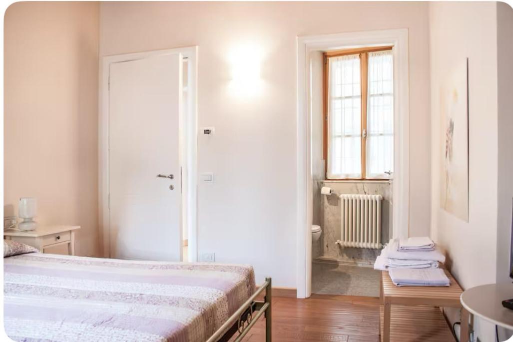 مانديلو ديل لاريو Alla Torre Del Barbarossa B&B Foresteria المظهر الخارجي الصورة